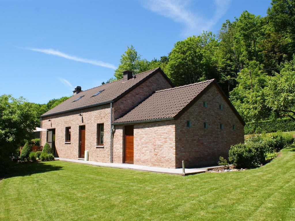 Modern Holiday Home In Stavelot With Fireplace Eksteriør bilde