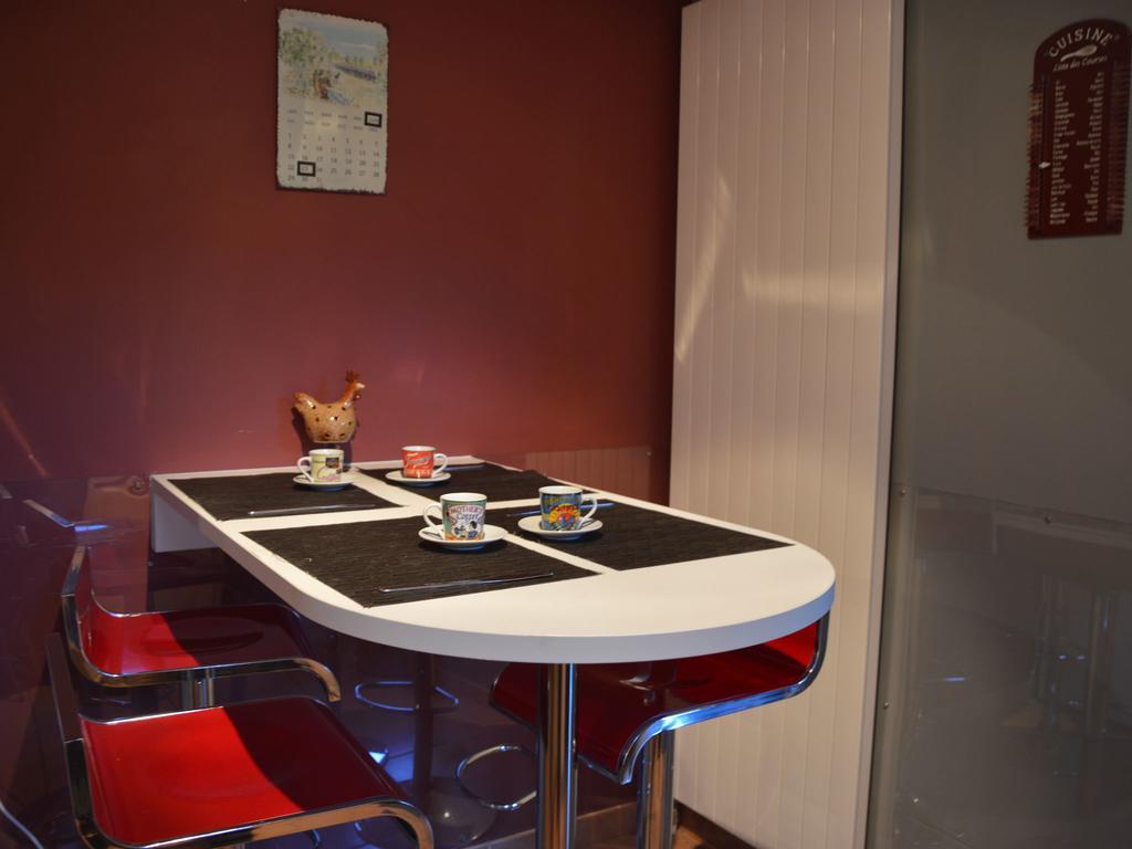 Modern Holiday Home In Stavelot With Fireplace Eksteriør bilde